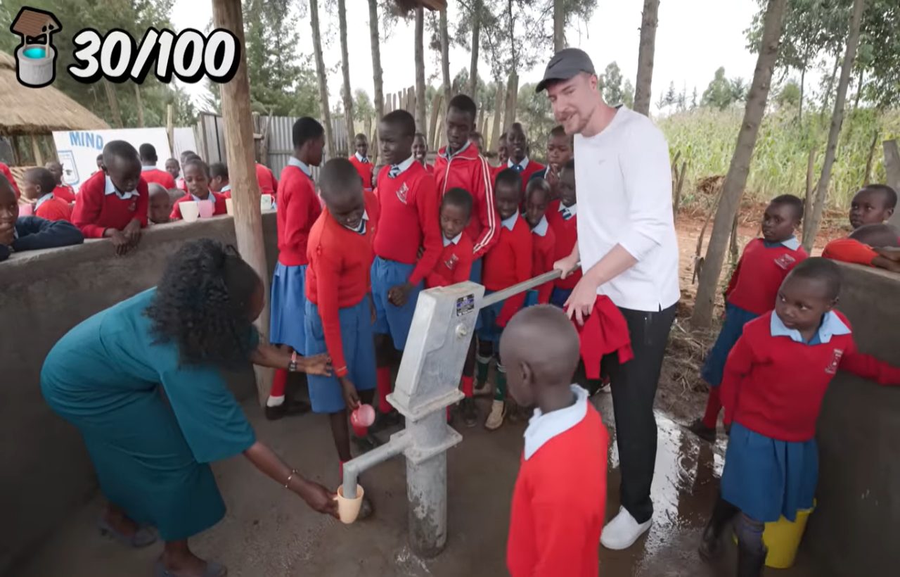 【慈善活動家】世界一YouTuberがアフリカに井戸100基を提供！
