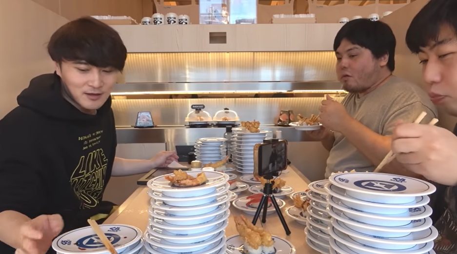 加藤純一がくら寿司で大食い企画！！30分で〇〇皿を食べられるのか！？