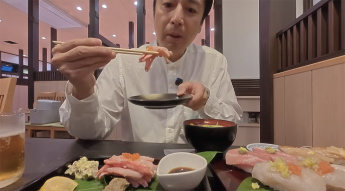 チュートリアル徳井が、金沢市の寿司専門店「海天すし」を食レポ!ずわい蟹の盛り合わせのボリュームにご満悦
